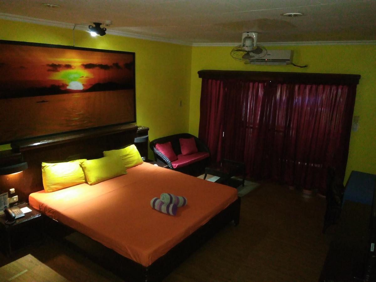 Mango'S Beachfront Resort Olongapo Dış mekan fotoğraf